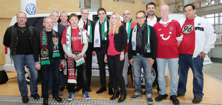 Hannover-96-Cheftrainer beantwortet Mitarbeiterfragen.